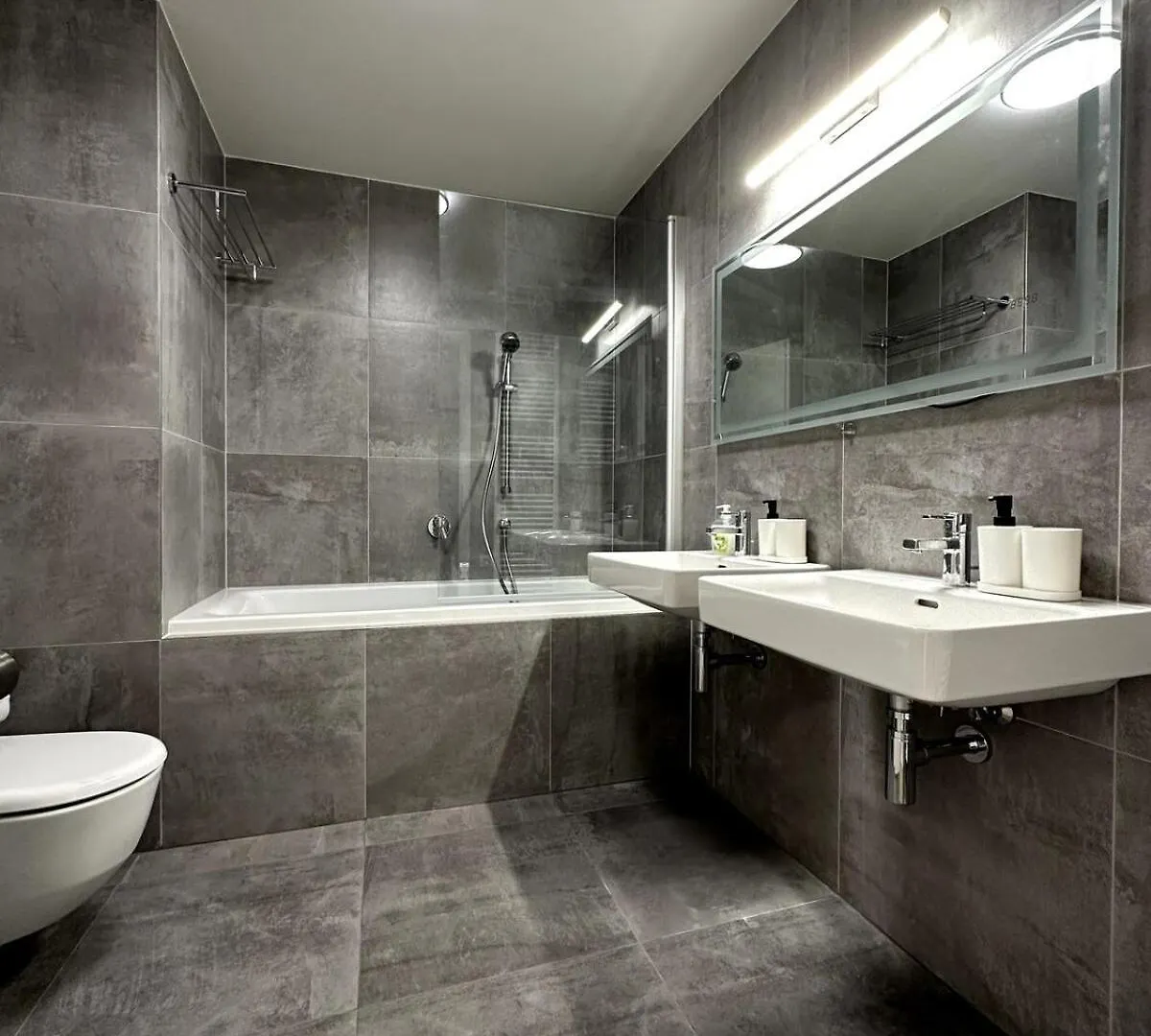 Apartment With Garage & Terrace Prague