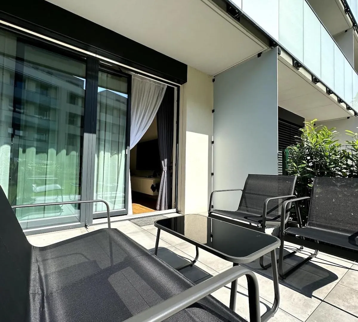 Apartment With Garage & Terrace Prague