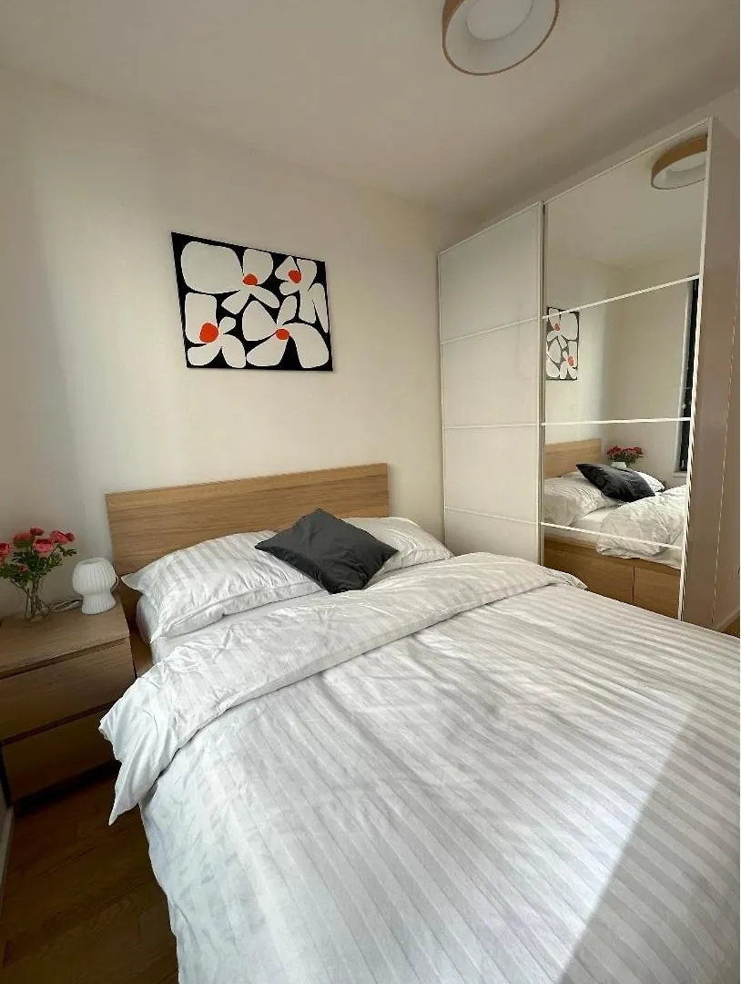 Apartment With Garage & Terrace Prague
