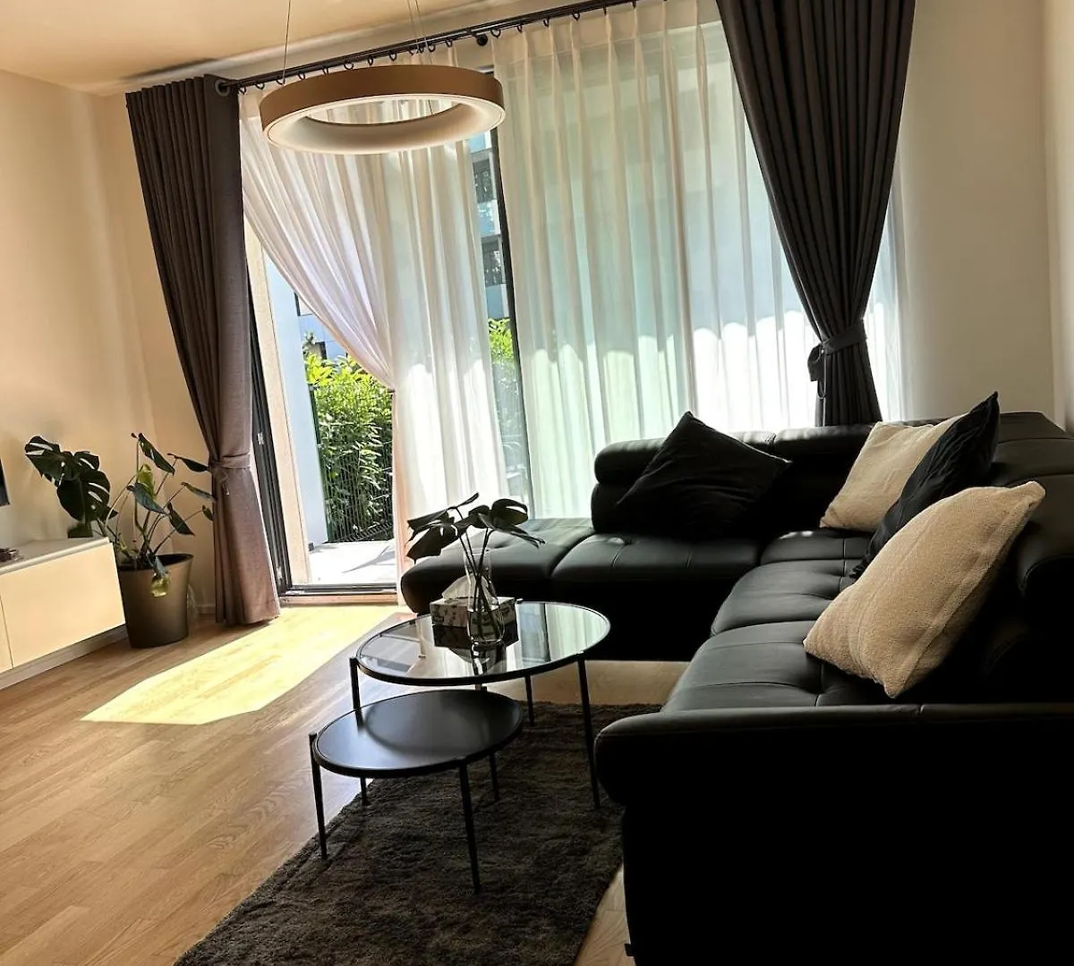 Apartment With Garage & Terrace Prague