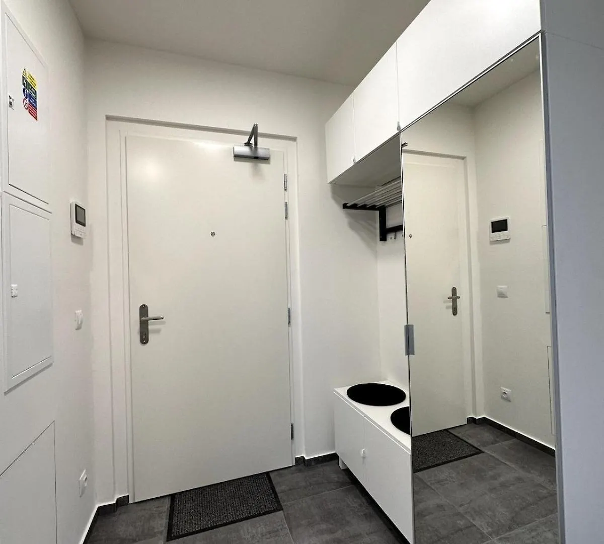 Apartment With Garage & Terrace Prague